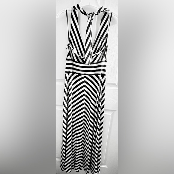 Banana Republic Navy and White Chevron Halter Top Maxi Dress, Size XS, EUC - Picture 3 of 7